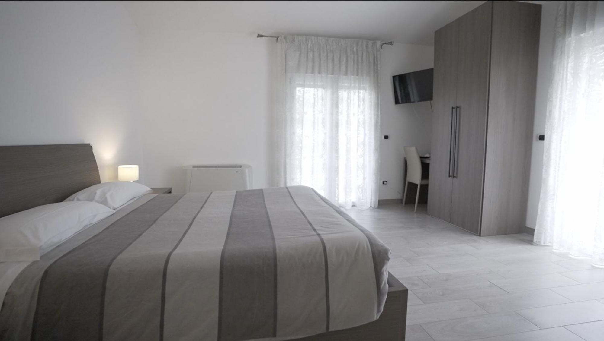 B&B Arco Dei Sogni Челано Екстериор снимка